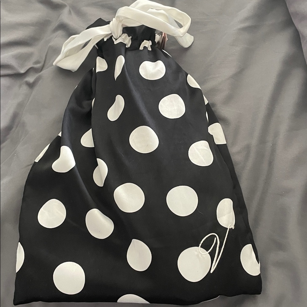 NWT-  VICTORIAS SECRET SLIPPERS